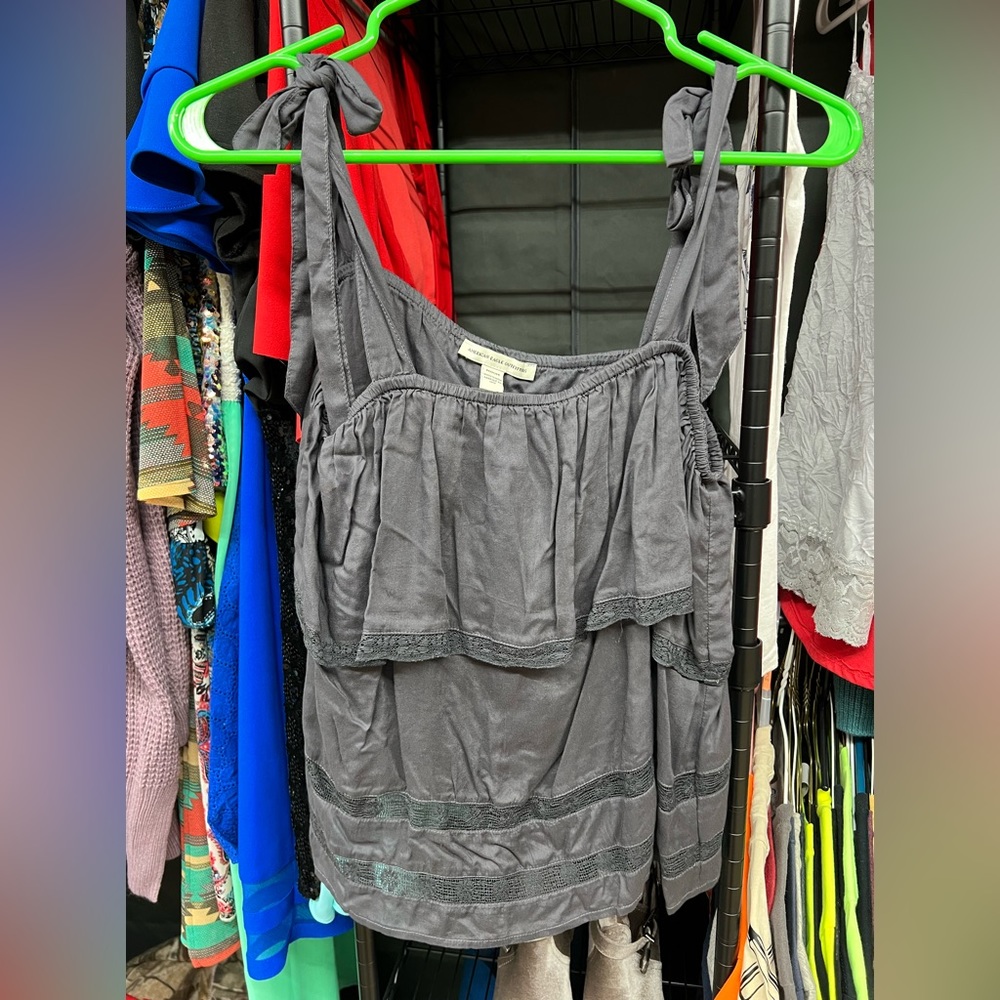 Shoulder tie tank